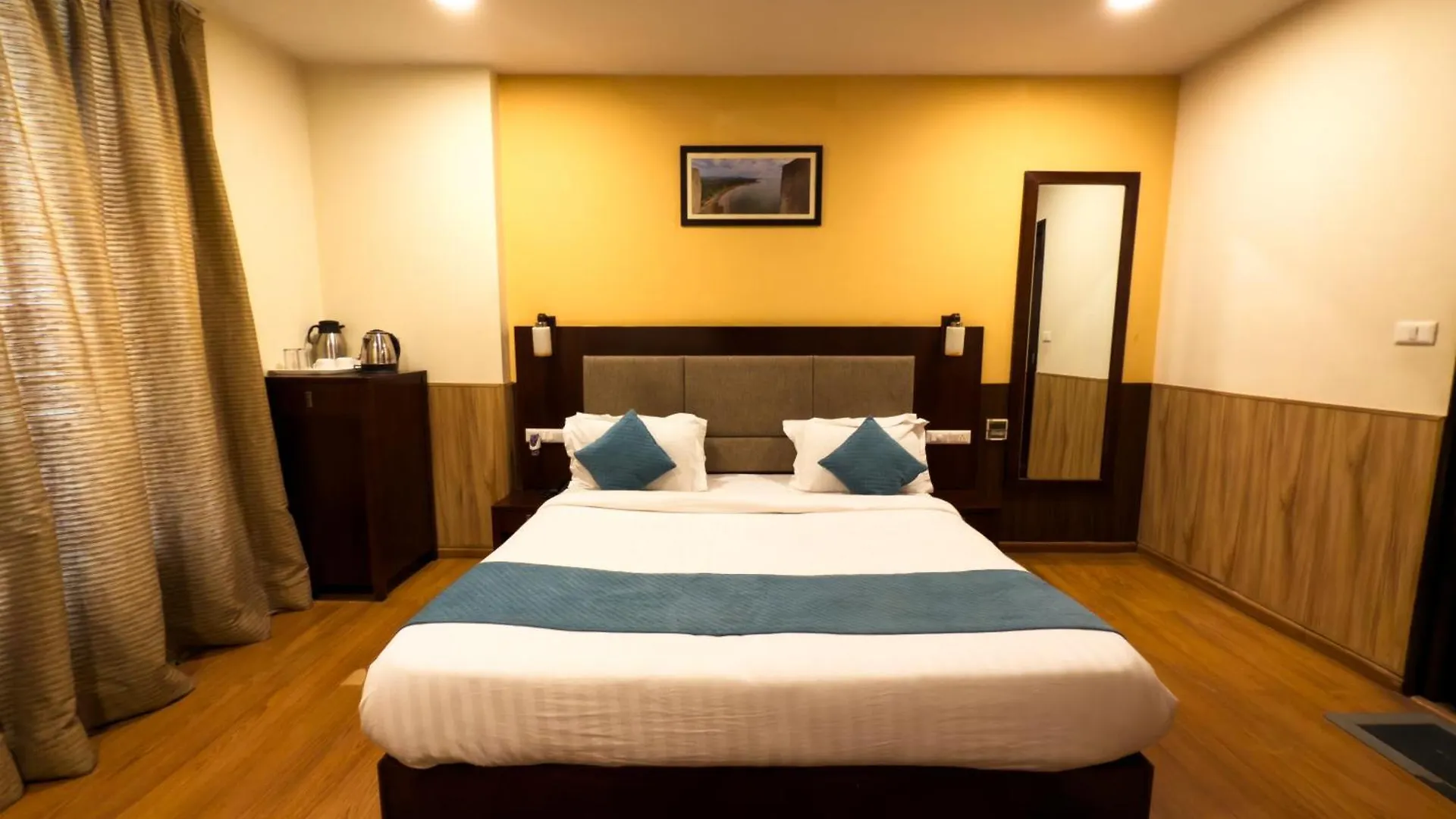 ***  Hotel Royal Palm - A Budget Hotel In Udaipur India