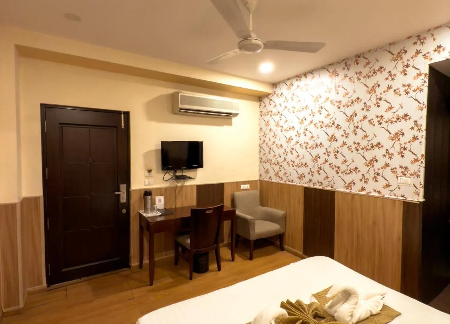 Hotel Royal Palm - A Budget Hotel In Udaipur India