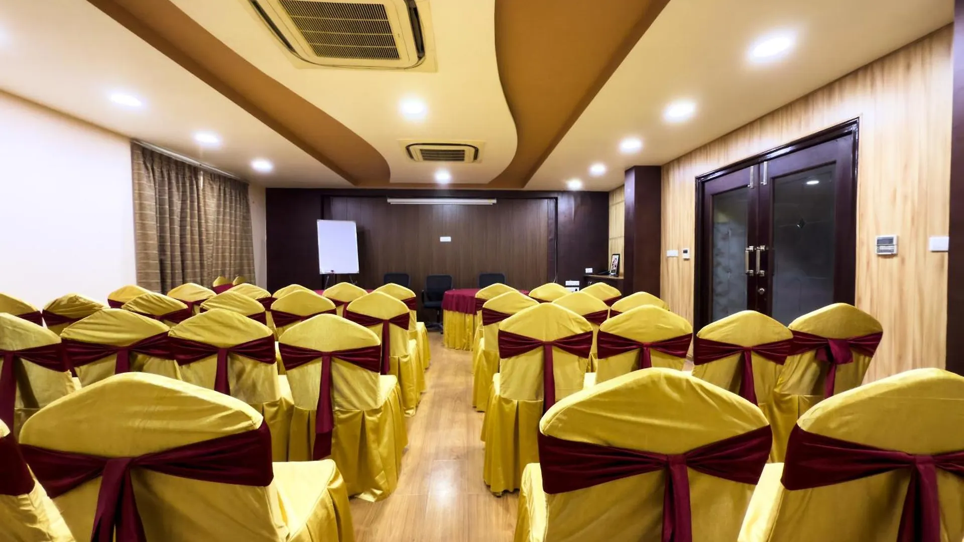 ***  Hotel Royal Palm Udaipur Indien